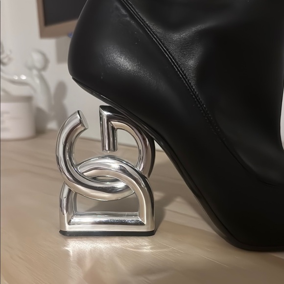 Black and Silver D&G Heeled Boots with Sculptural Heel - Picture 2 of 15